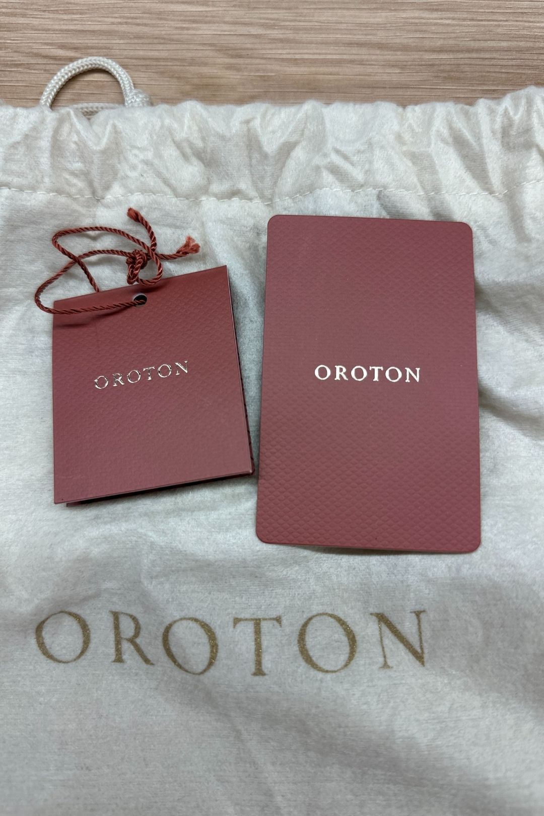 Buy Avalon Hexagon Chain Clutch in Holographic Oroton GlamCorner