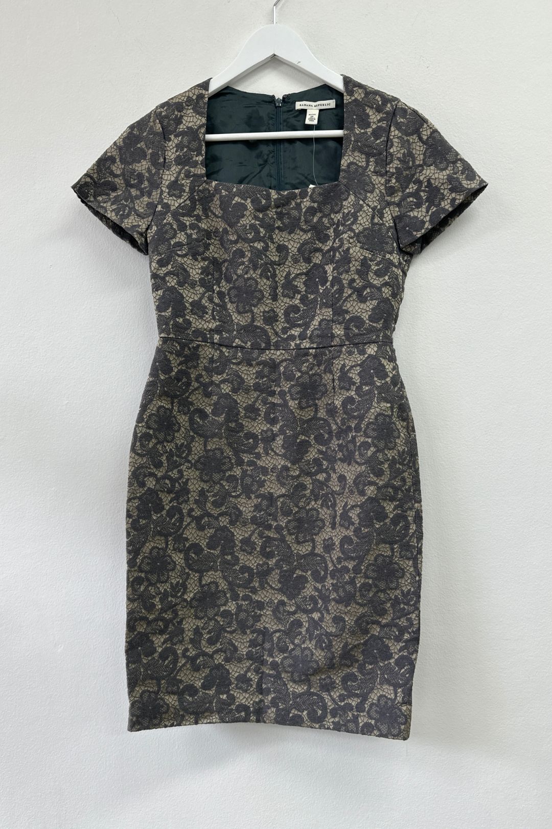 Buy Grey Floral Lace Cocktail Dress | Banana Republic | GlamCorner Buy Grey Floral Lace Cocktail Dress | Banana Republic | GlamCorner
