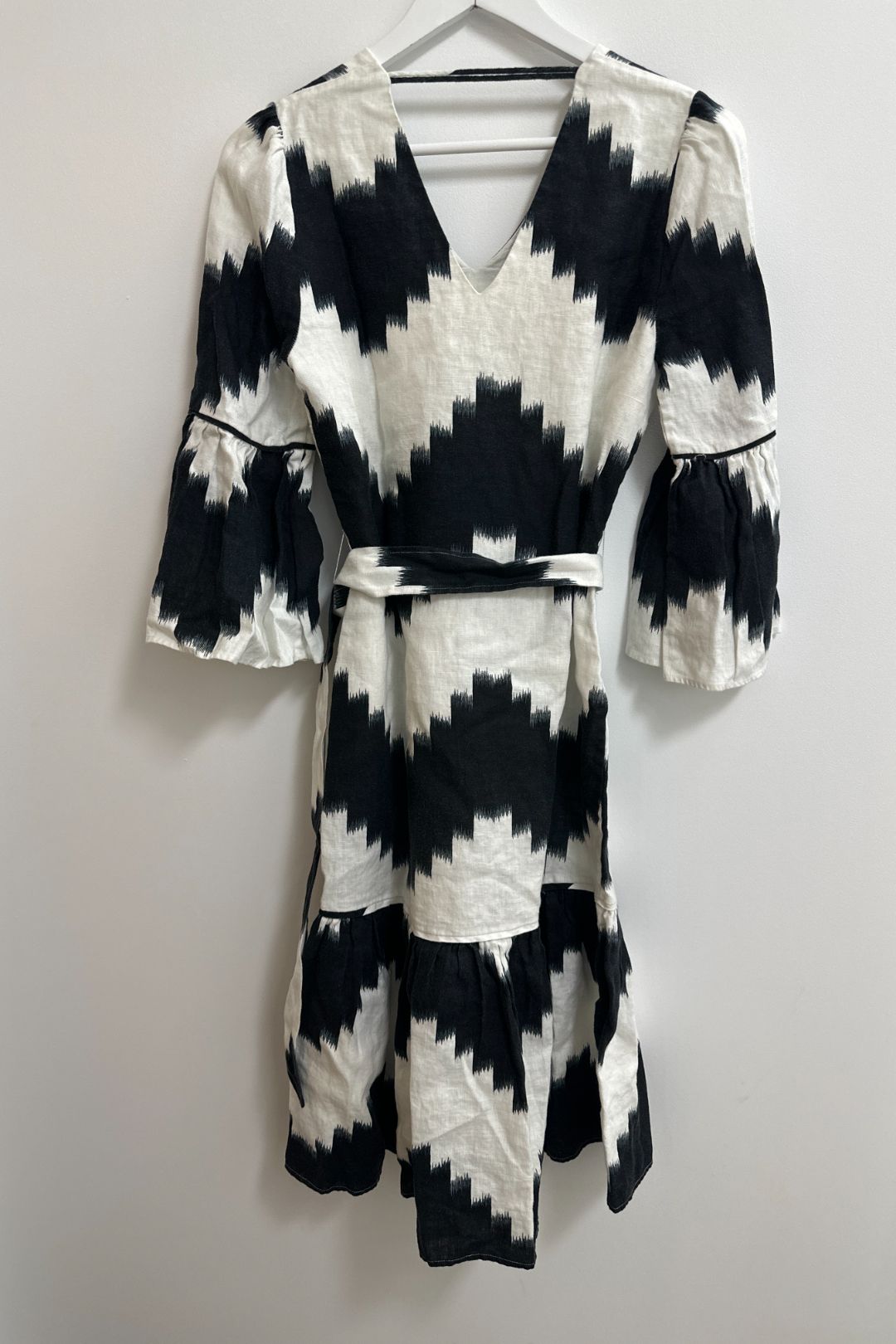 Buy Black and White Ikat Longline Linen Dress | Country Road | GlamCorner