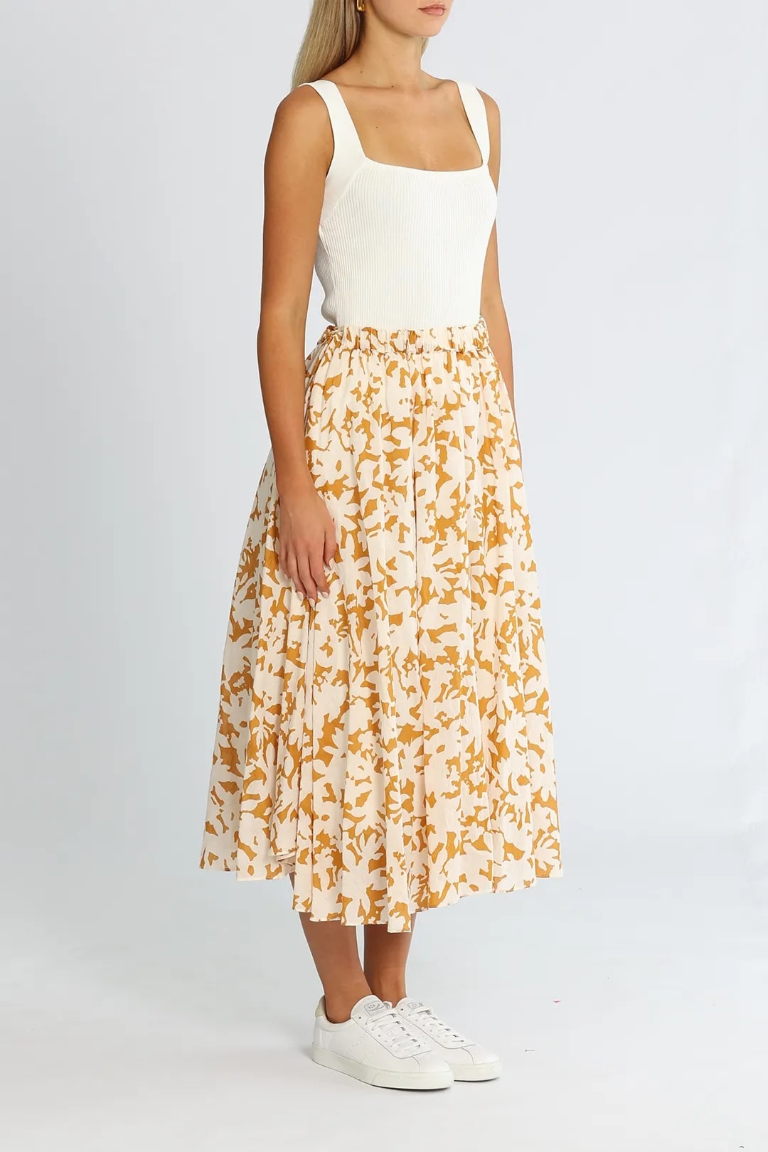 Hire Landon skirt for casual wear.