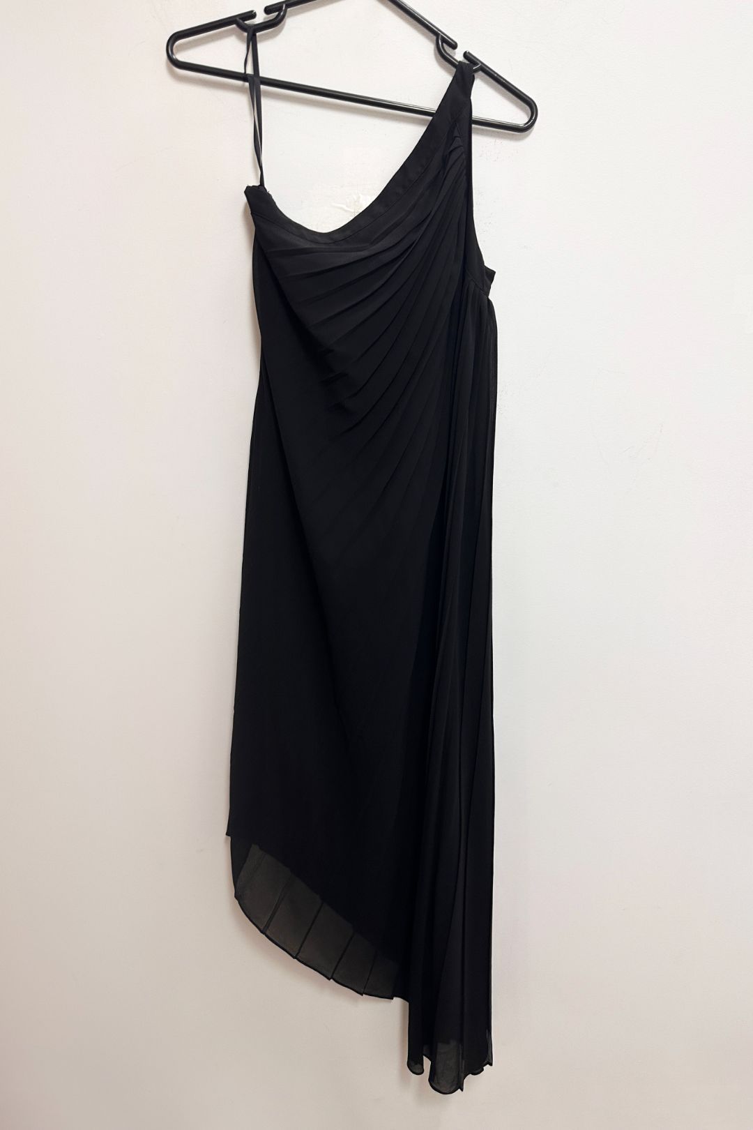 Howard Showers Off Shoulder Evening Dress in Black