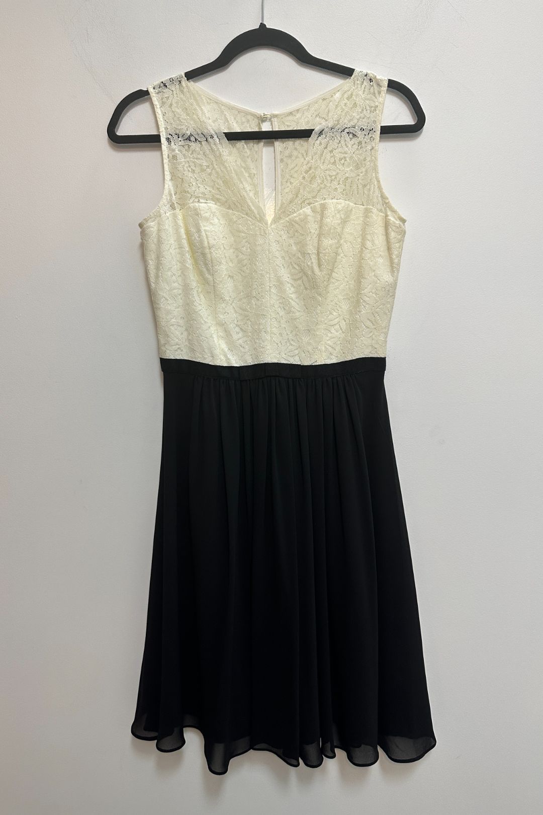 Review Black and White Sweetheart Neckline Dress