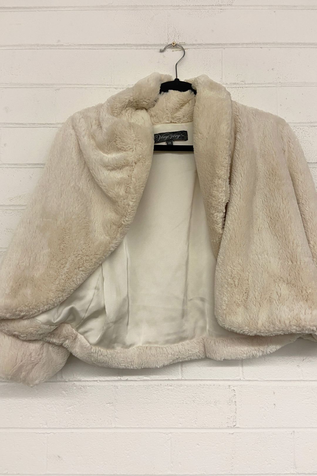 Very Very Cropped Fur Shawl in White