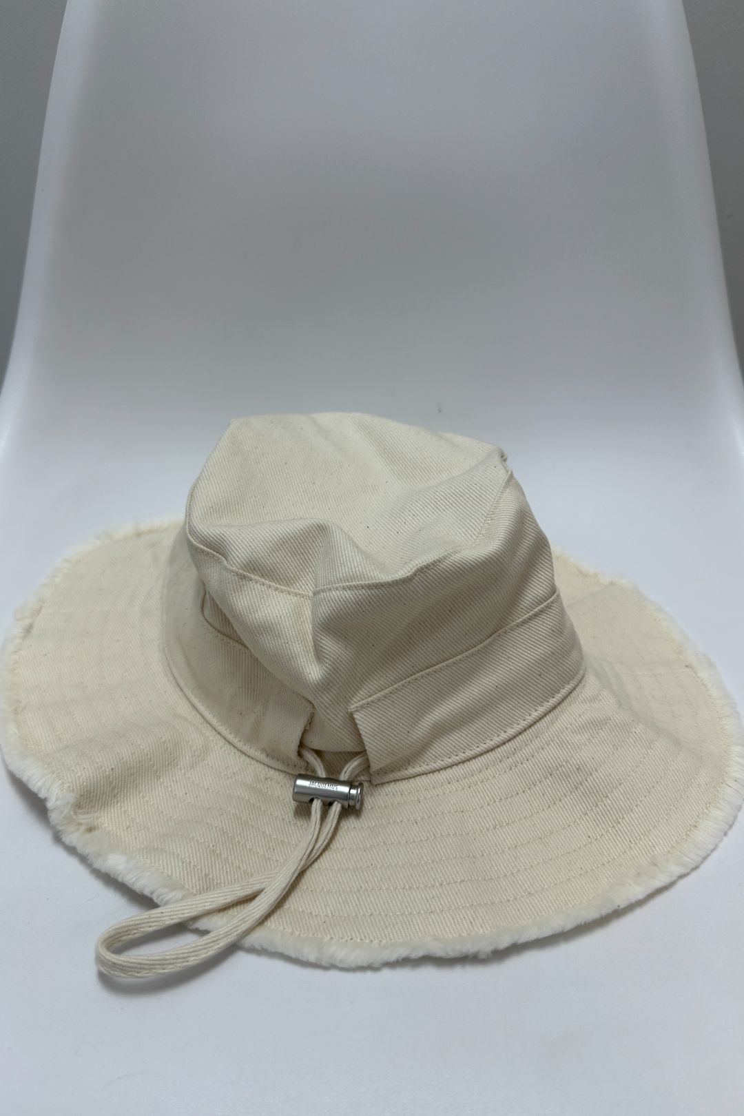 JACQUEMUS Le bob Artichaut Hat in Off-White