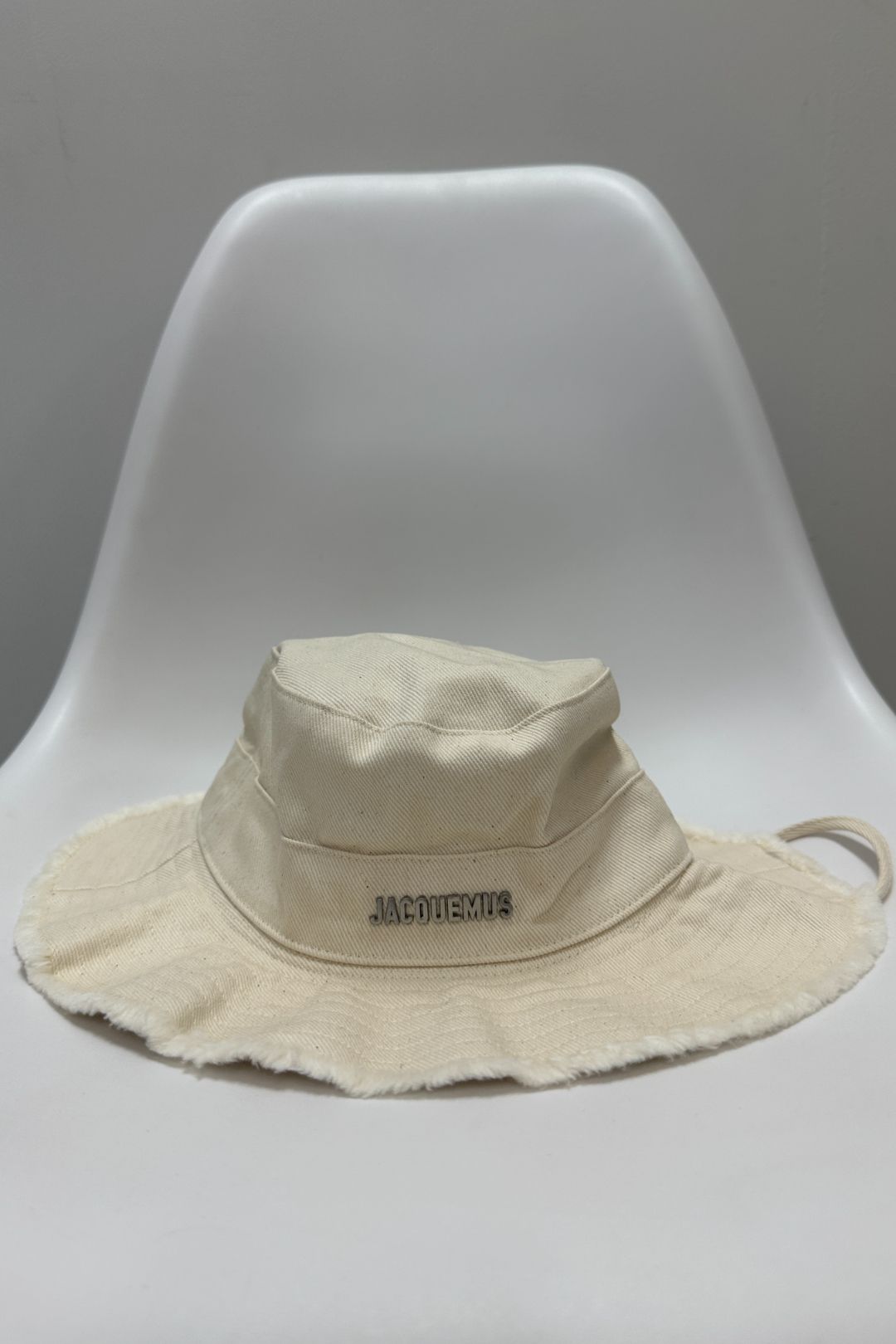 JACQUEMUS Le bob Artichaut Hat in Off-White