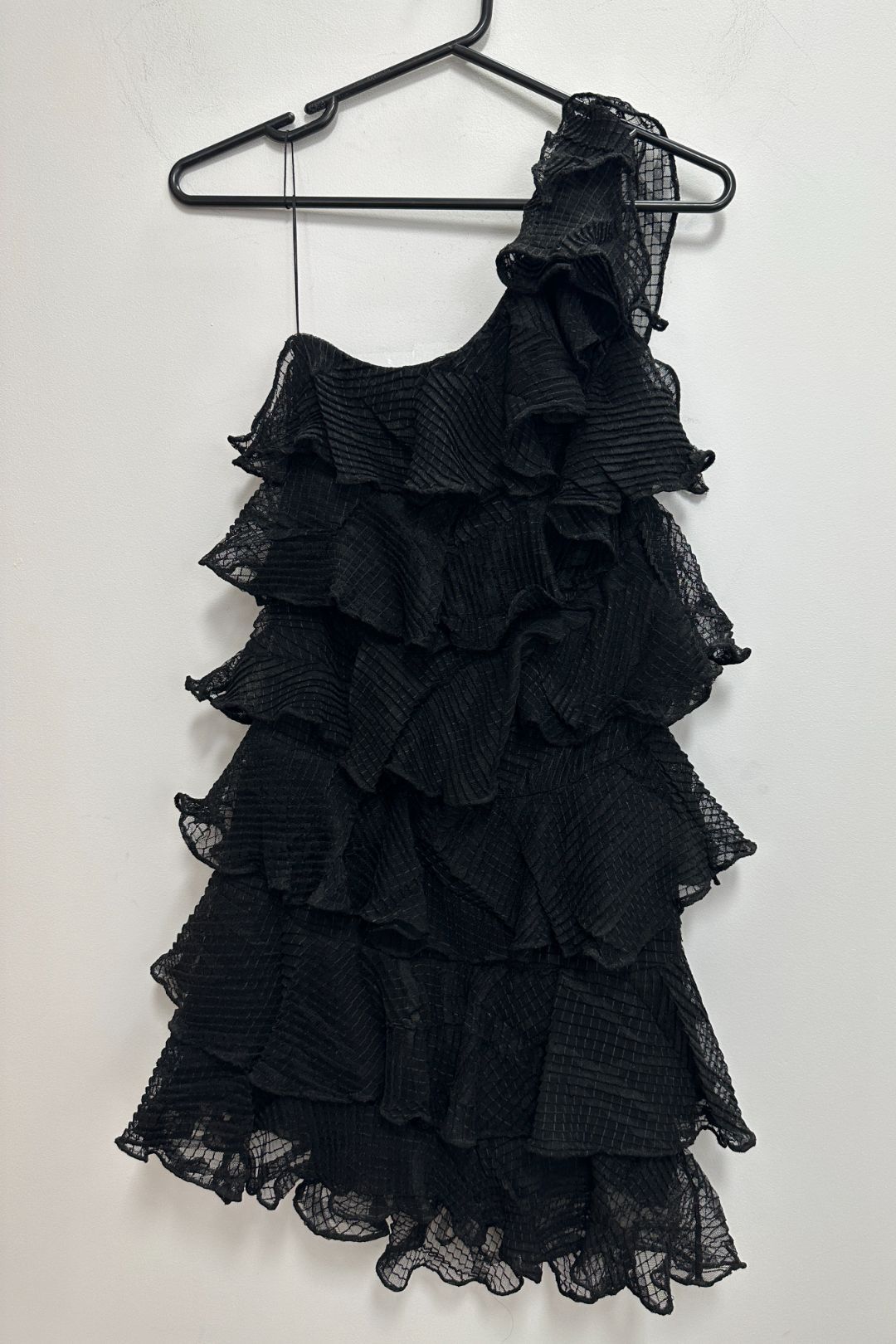 ワンピース maison celon frilly tiered dress BLACK Buy One Shoulder Ruffled Dress in Black | Wayne Cooper