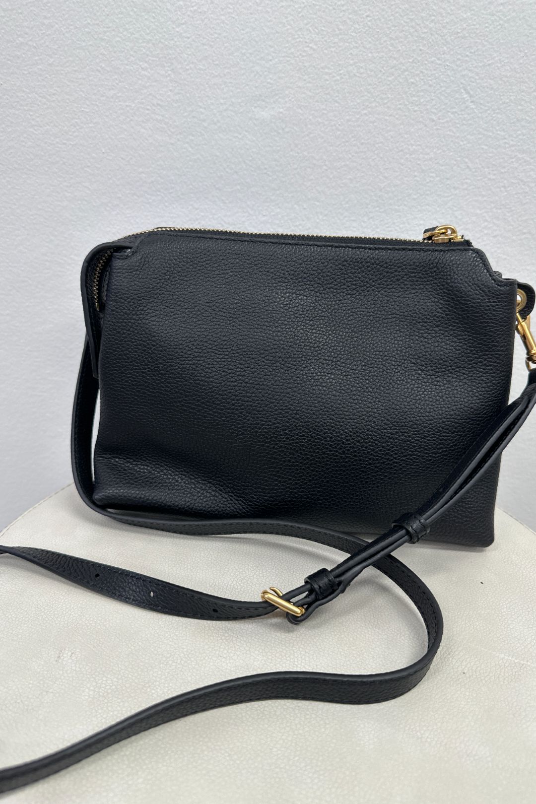 Oroton Sadie Leather Crossbody Bag in Black