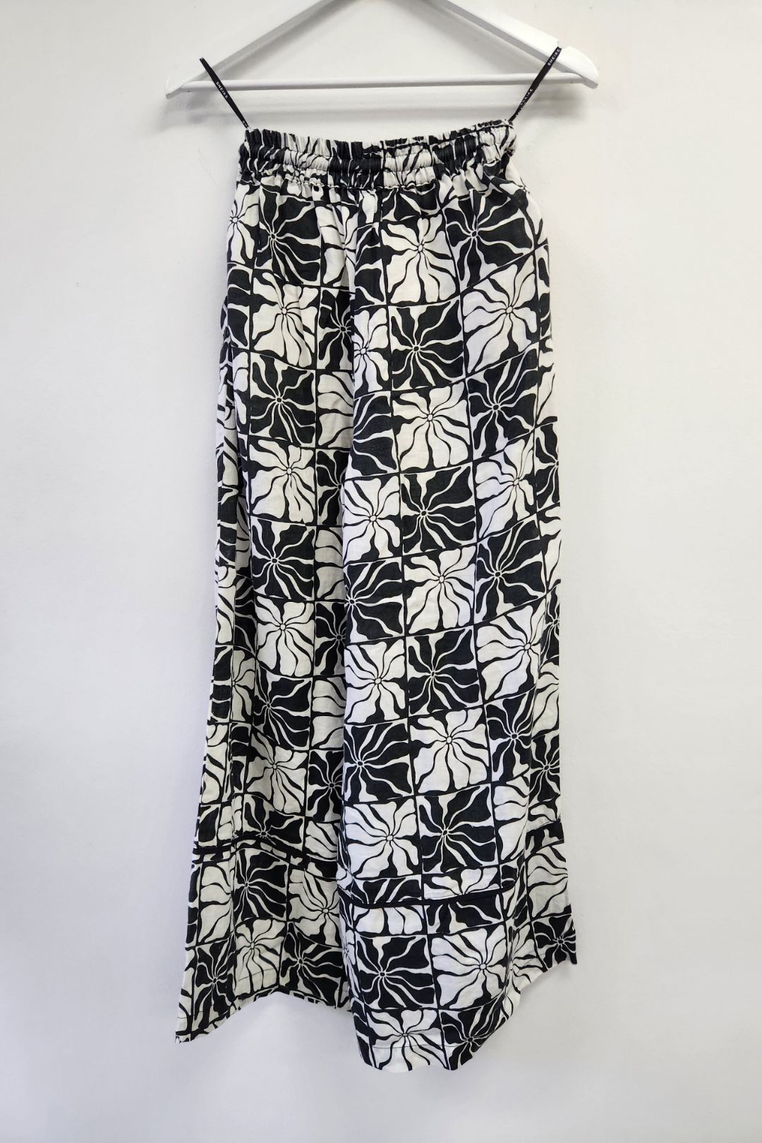 Sheike - Black and White Magnolia Linen Pants