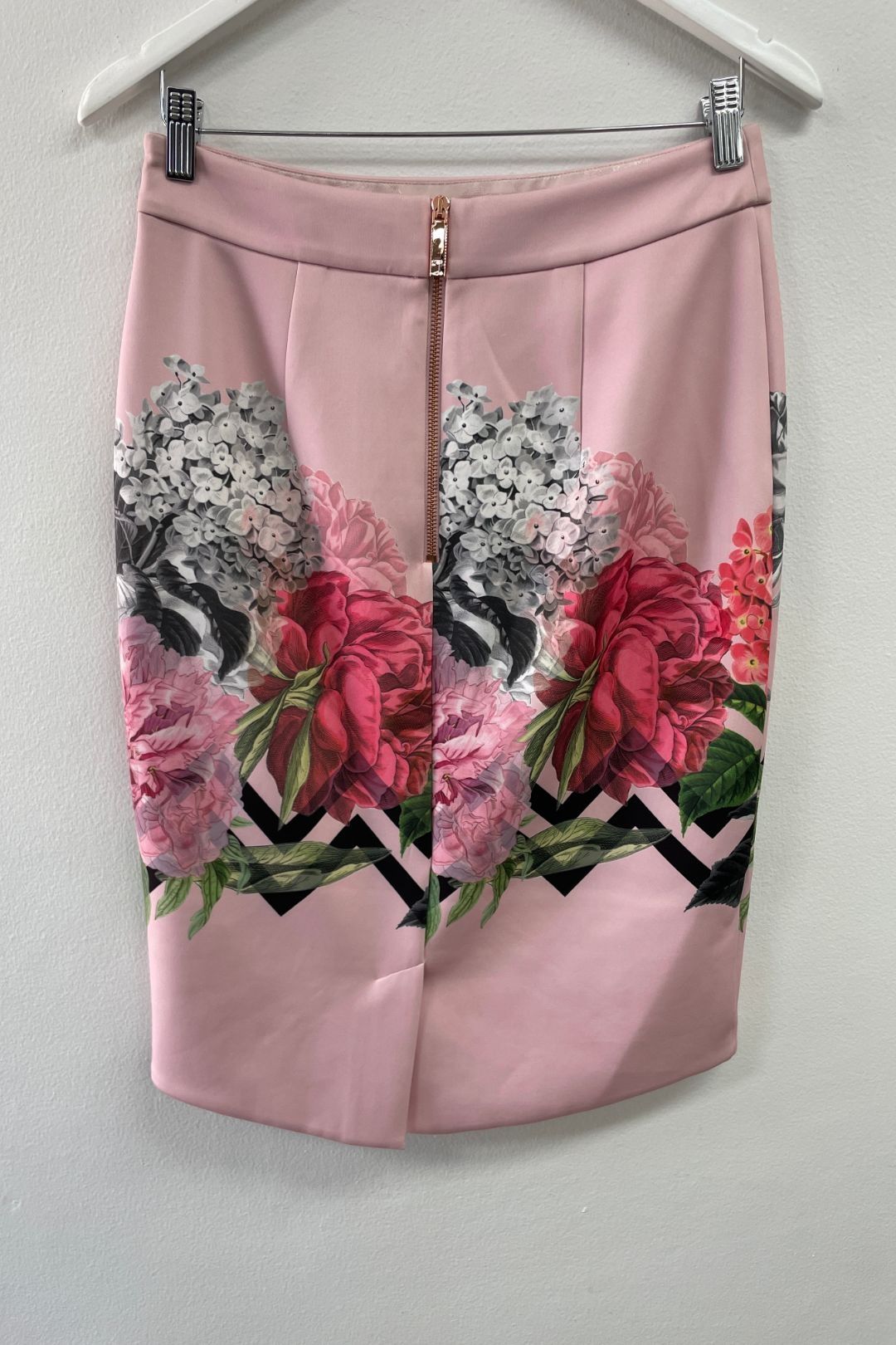 Ted baker palace gardens shorts shop