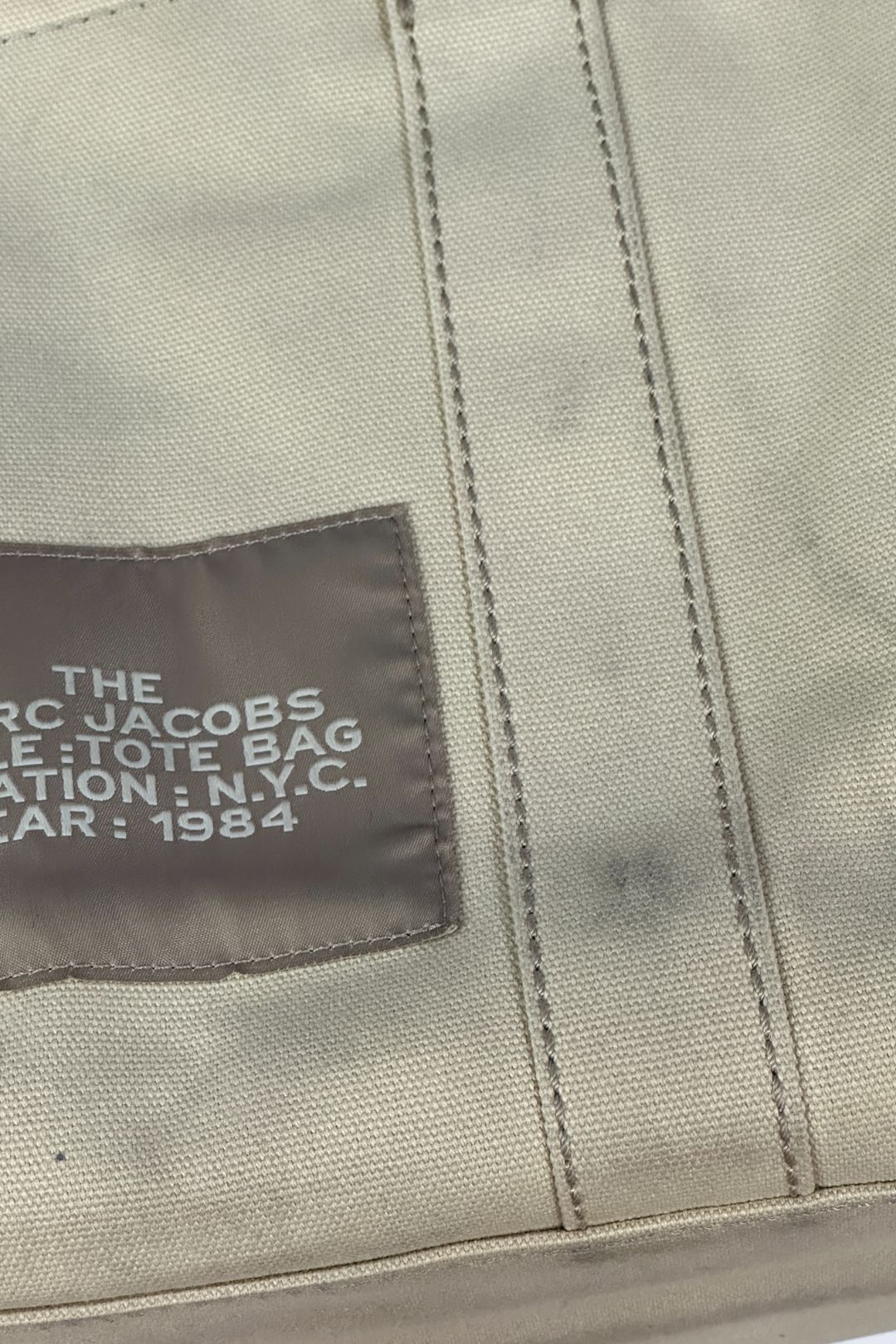 Marc by Marc Jacobs - The Small Tote Bag in Beige