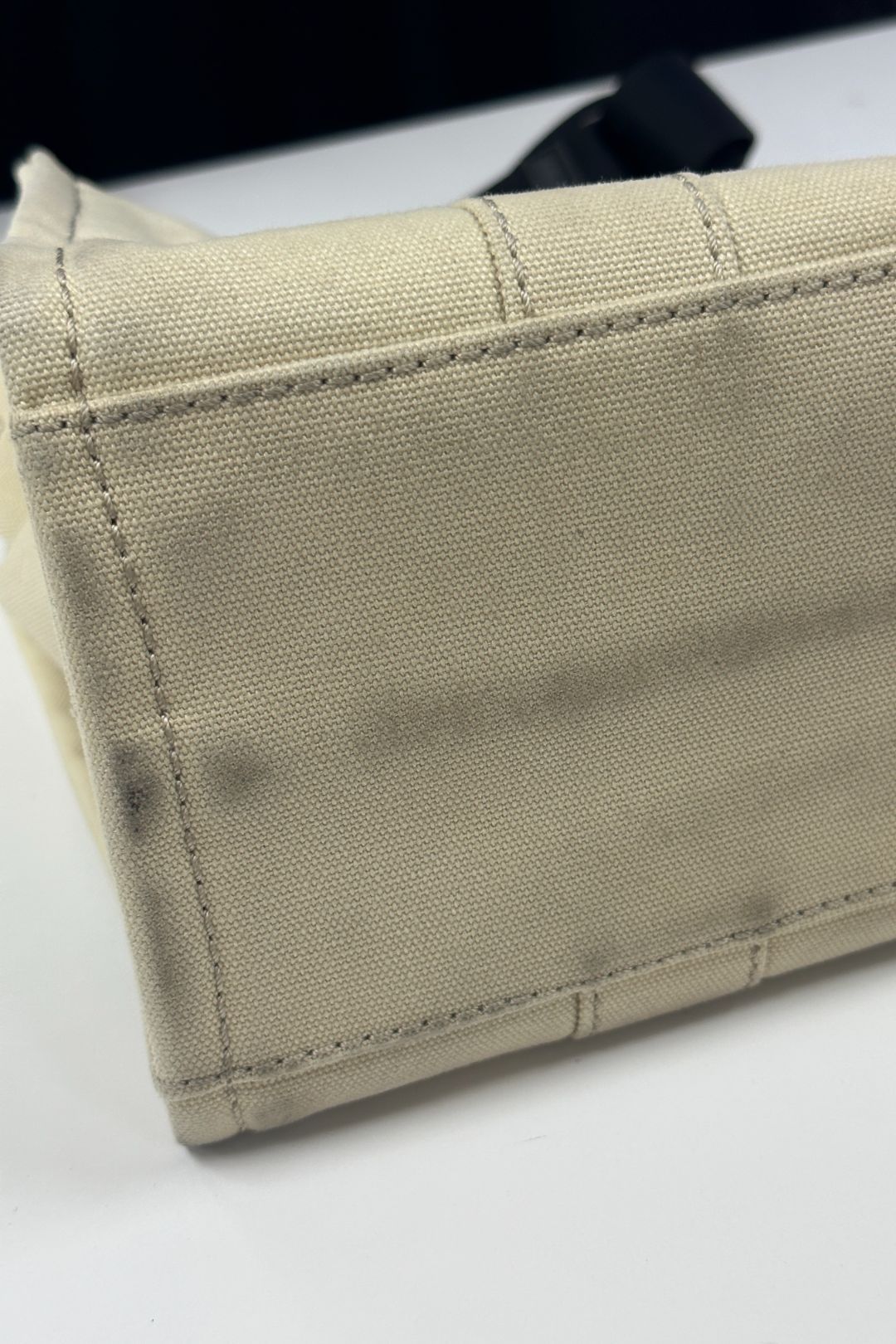 Marc by Marc Jacobs - The Small Tote Bag in Beige