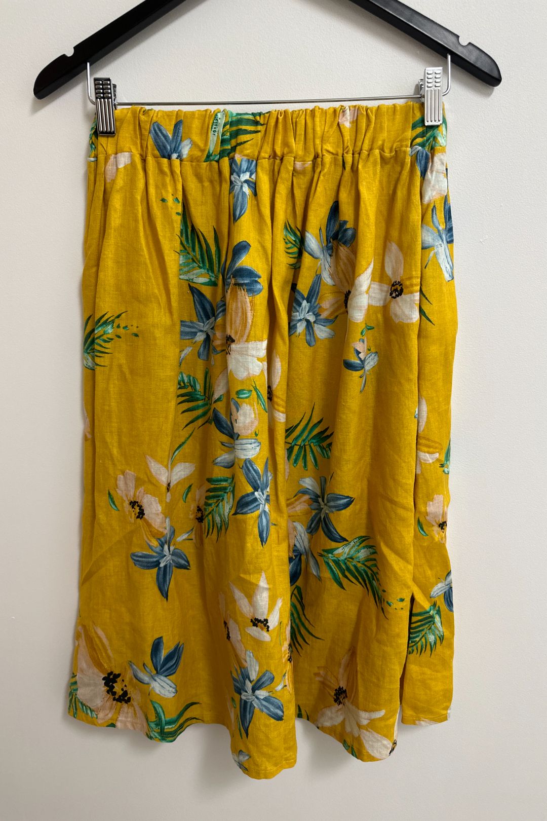 The Social Outfit Yellow Floral Linen Gathered Midi Skirt